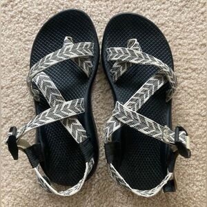 Size 7 Women’s Chacos- like new